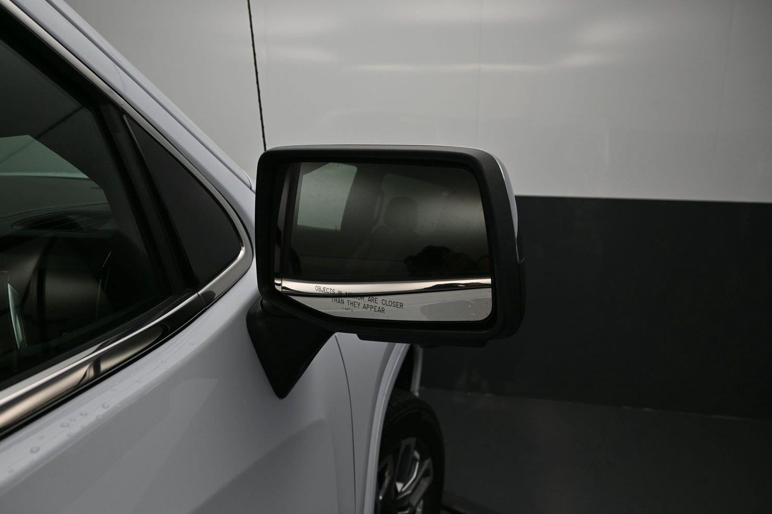 Used 2026 Glacier White Tricoat GMC Denali Ultimate image 8