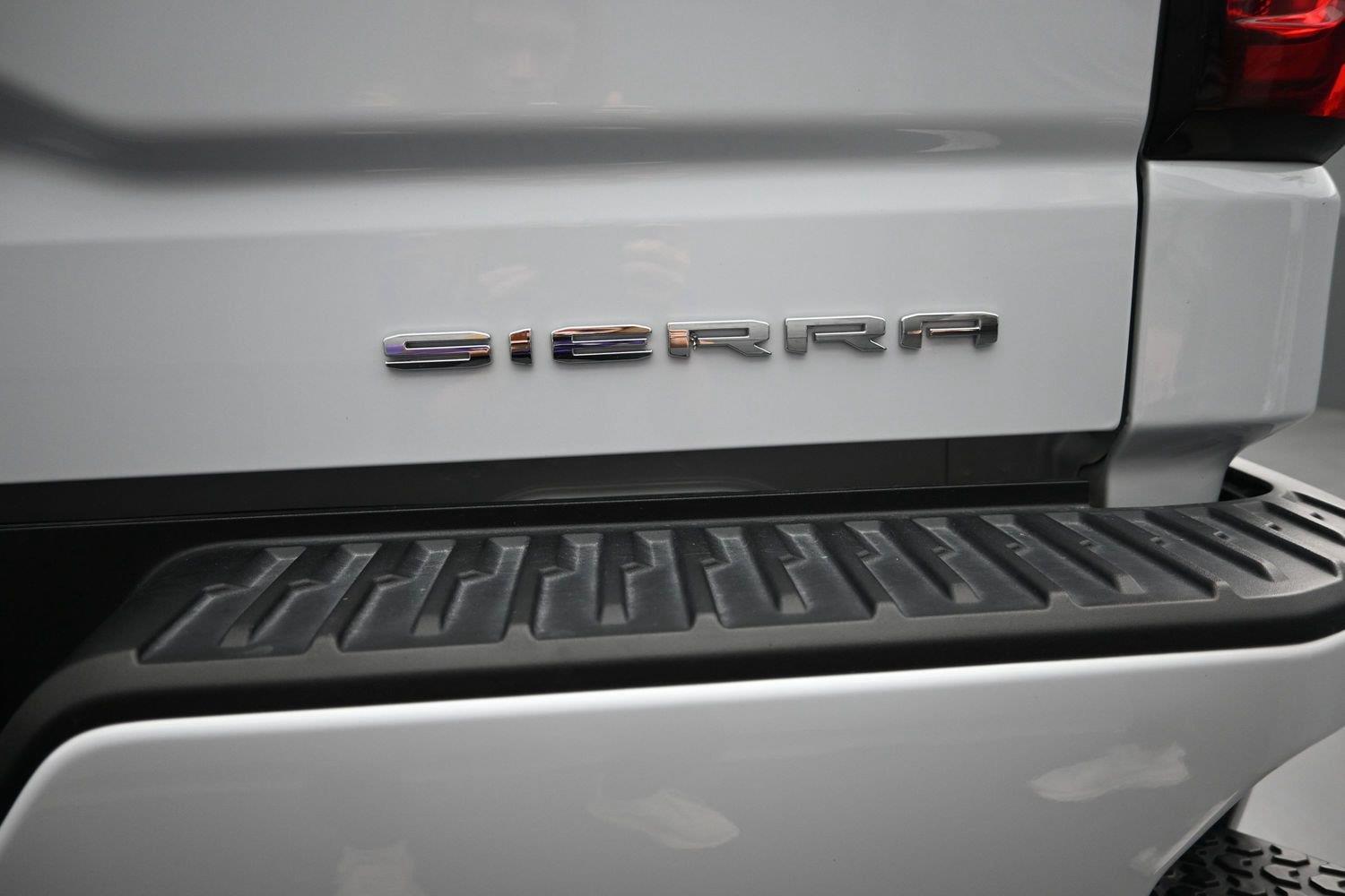 Used 2026 Glacier White Tricoat GMC Denali Ultimate image 19