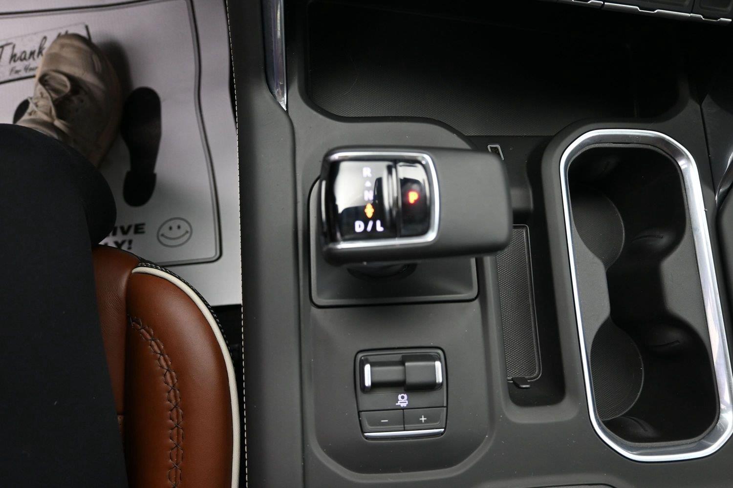 Used 2026 Glacier White Tricoat GMC Denali Ultimate image 32