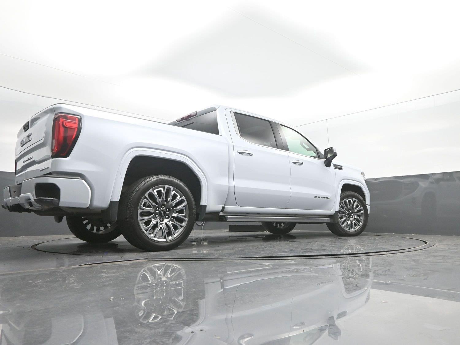 Used 2026 Glacier White Tricoat GMC Denali Ultimate image 37
