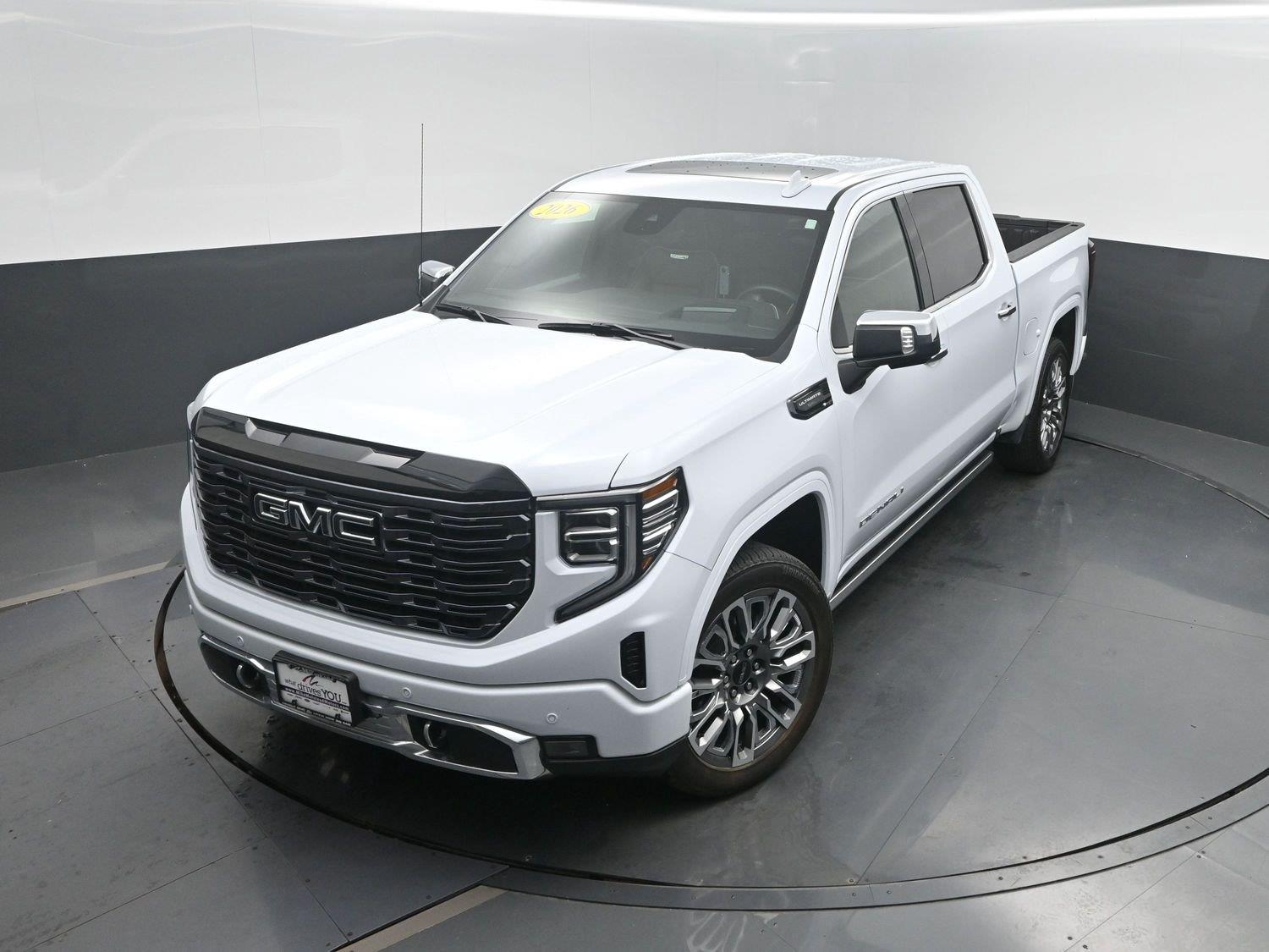 Used 2026 Glacier White Tricoat GMC Denali Ultimate image 39