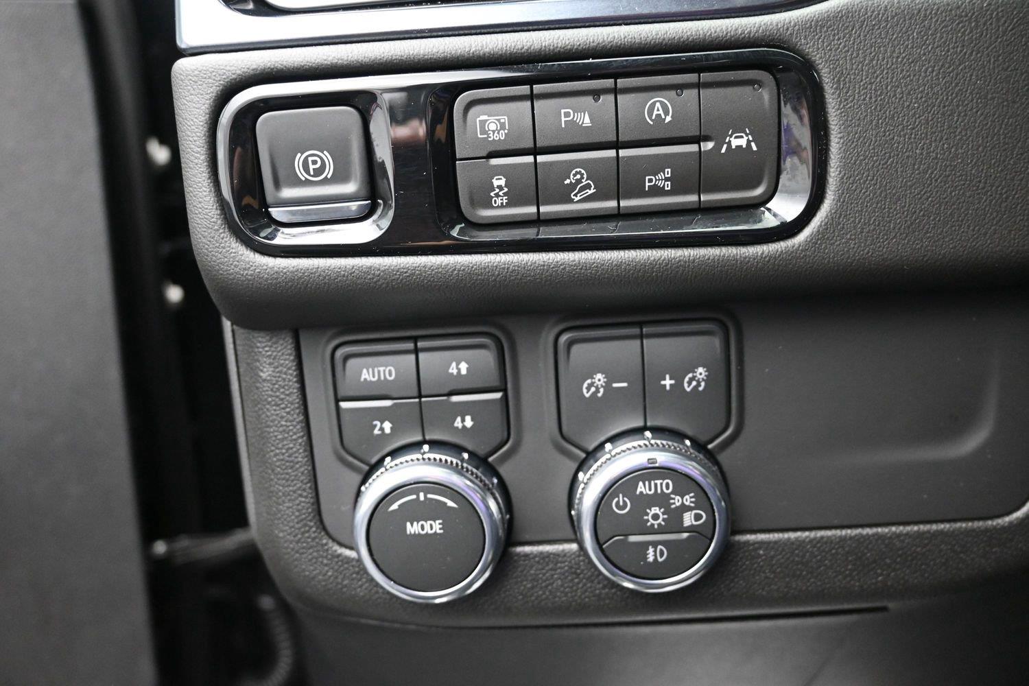 Used 2026 Onyx Black GMC AT4 image 29