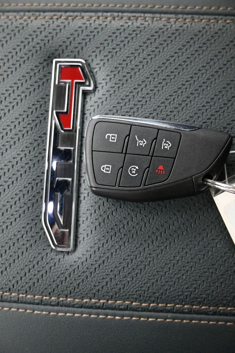 Used 2026 Onyx Black GMC AT4 image 41