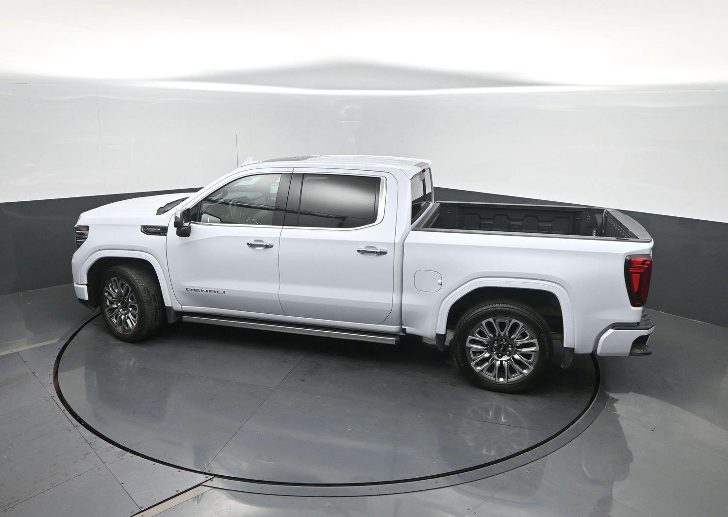 Used 2026 Glacier White Tricoat GMC Denali Ultimate image 40