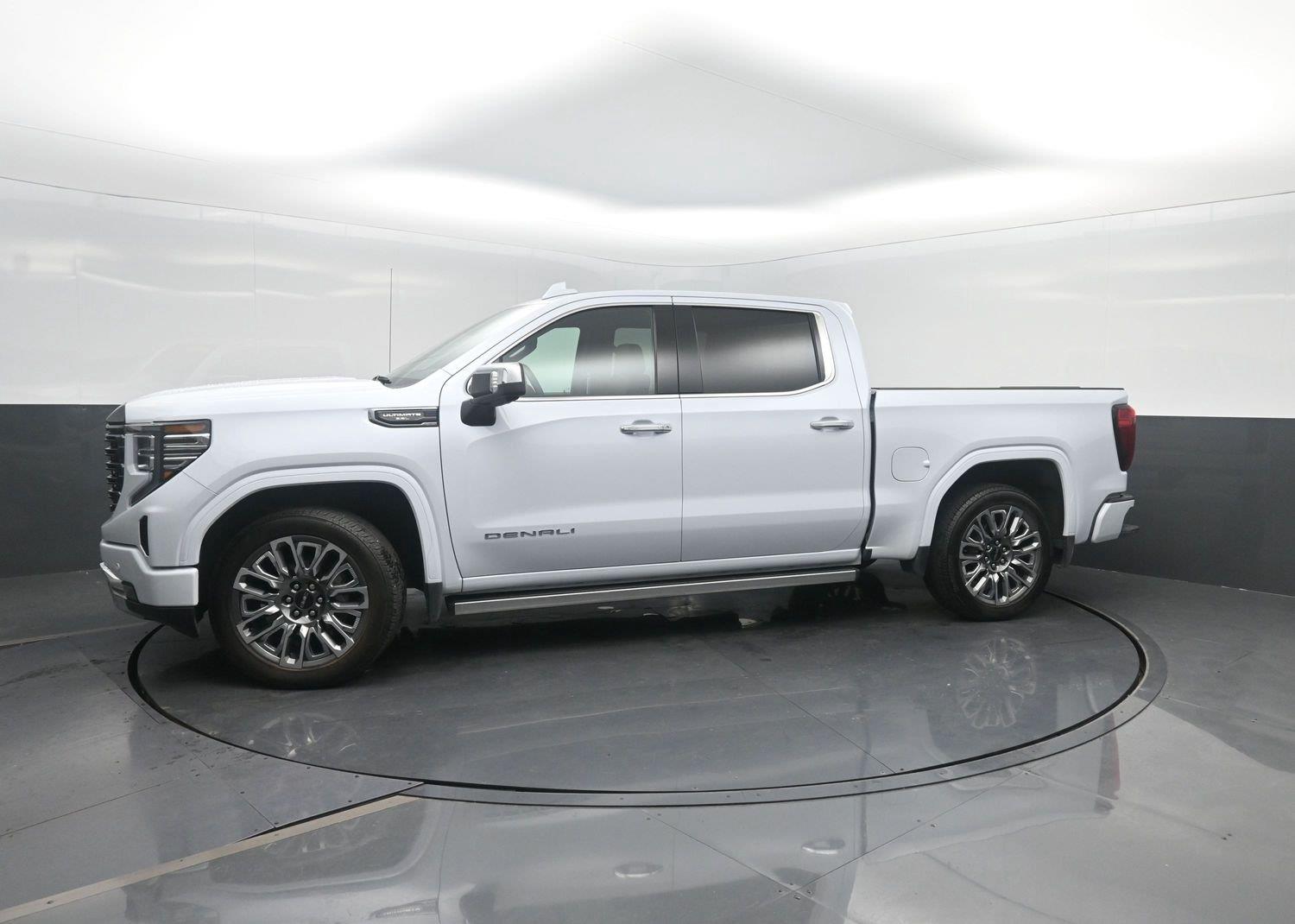 Used 2026 Glacier White Tricoat GMC Denali Ultimate image 44