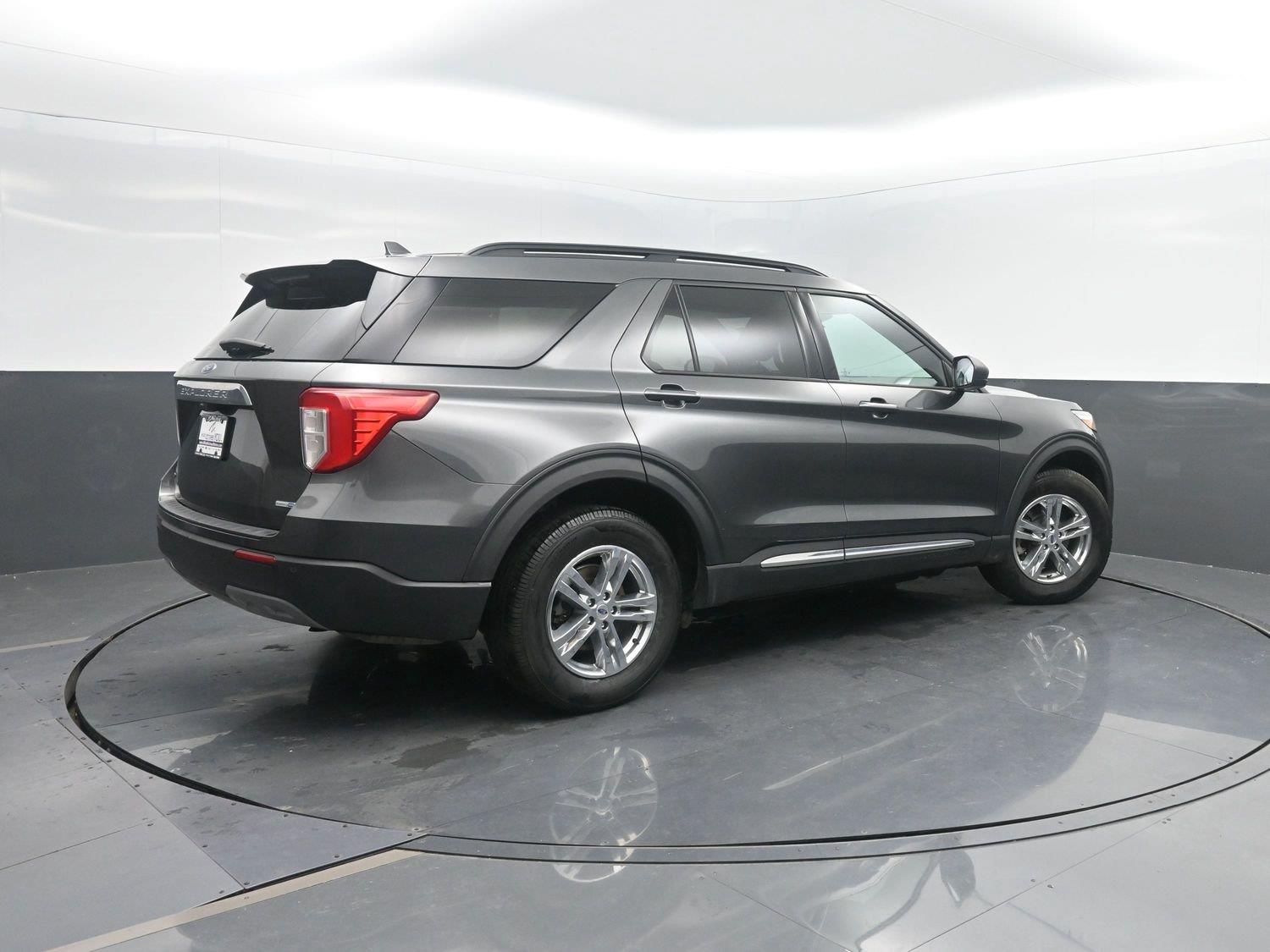 Used 2020 Magnetic Ford XLT image 2