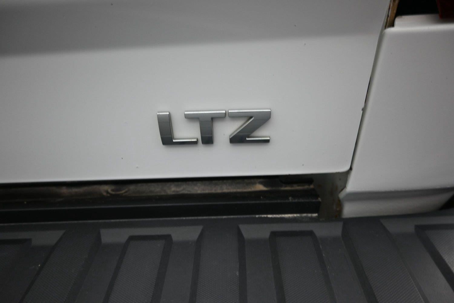 Used 2018 Summit White Chevrolet LTZ image 15
