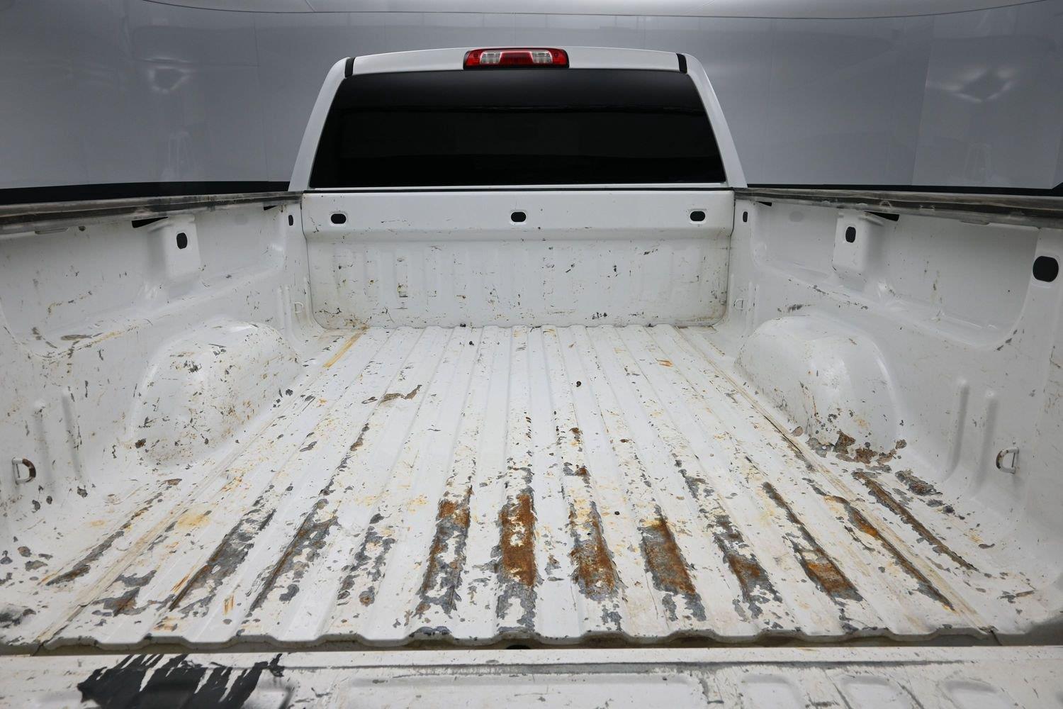 Used 2018 Summit White Chevrolet LTZ image 17