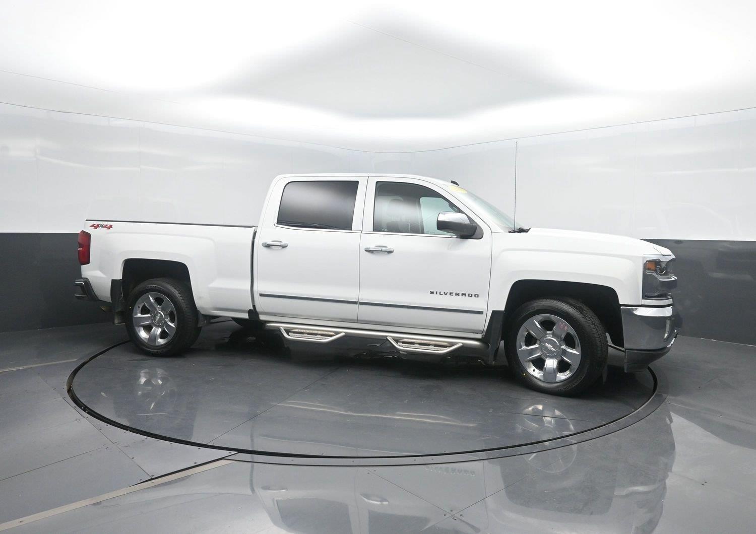 Used 2018 Summit White Chevrolet LTZ image 3