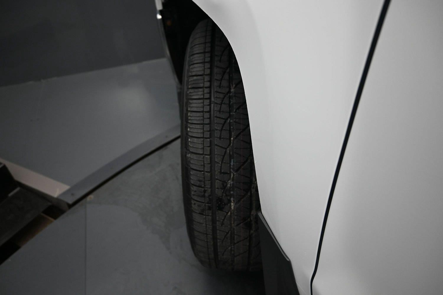 Used 2018 Summit White Chevrolet LTZ image 5