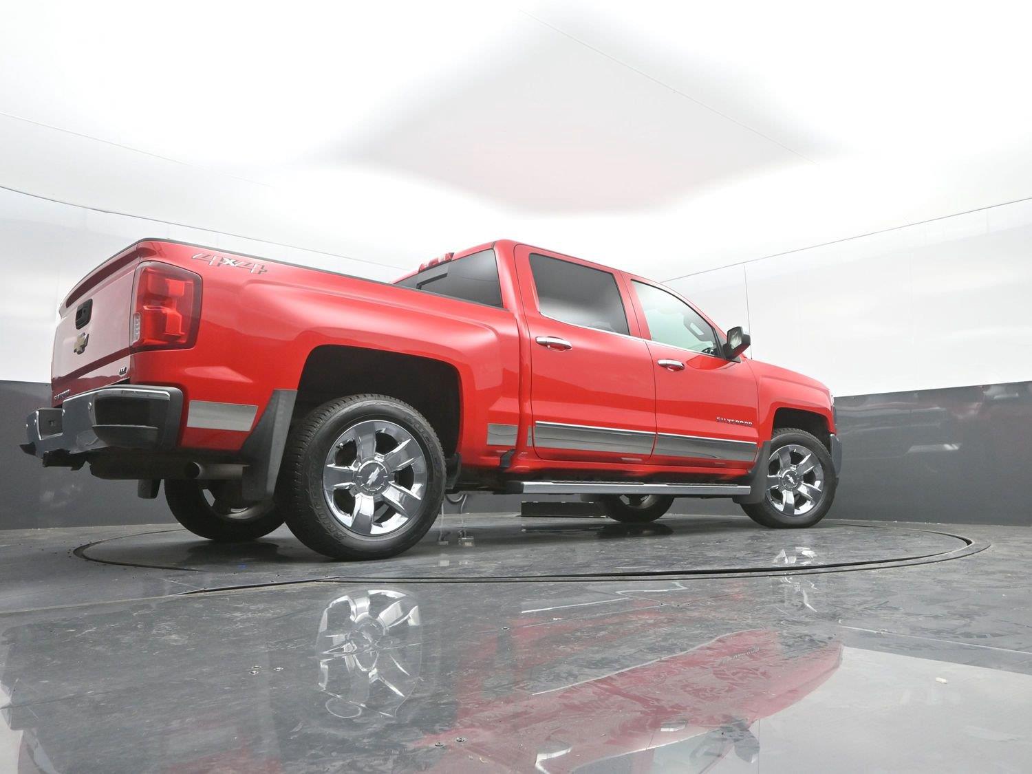 Used 2018 Red Hot Chevrolet LTZ image 40
