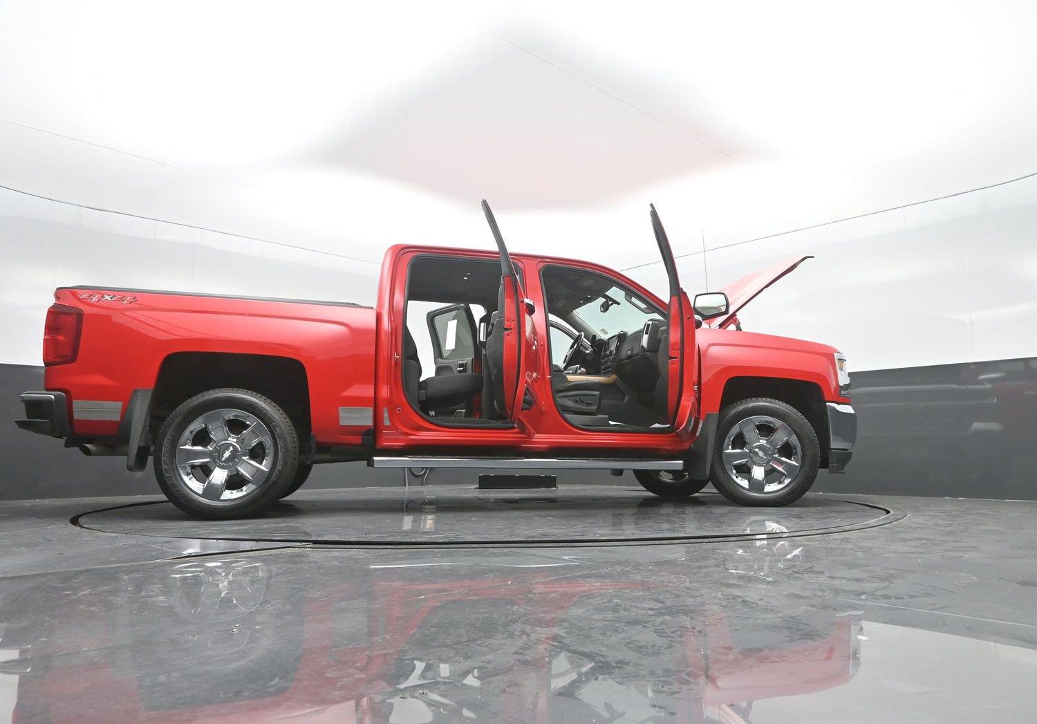 Used 2018 Red Hot Chevrolet LTZ image 57