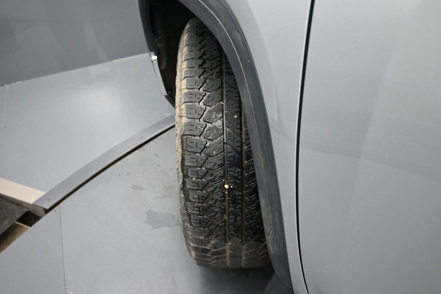 Used 2020 Quicksilver Metallic GMC SLT image 5