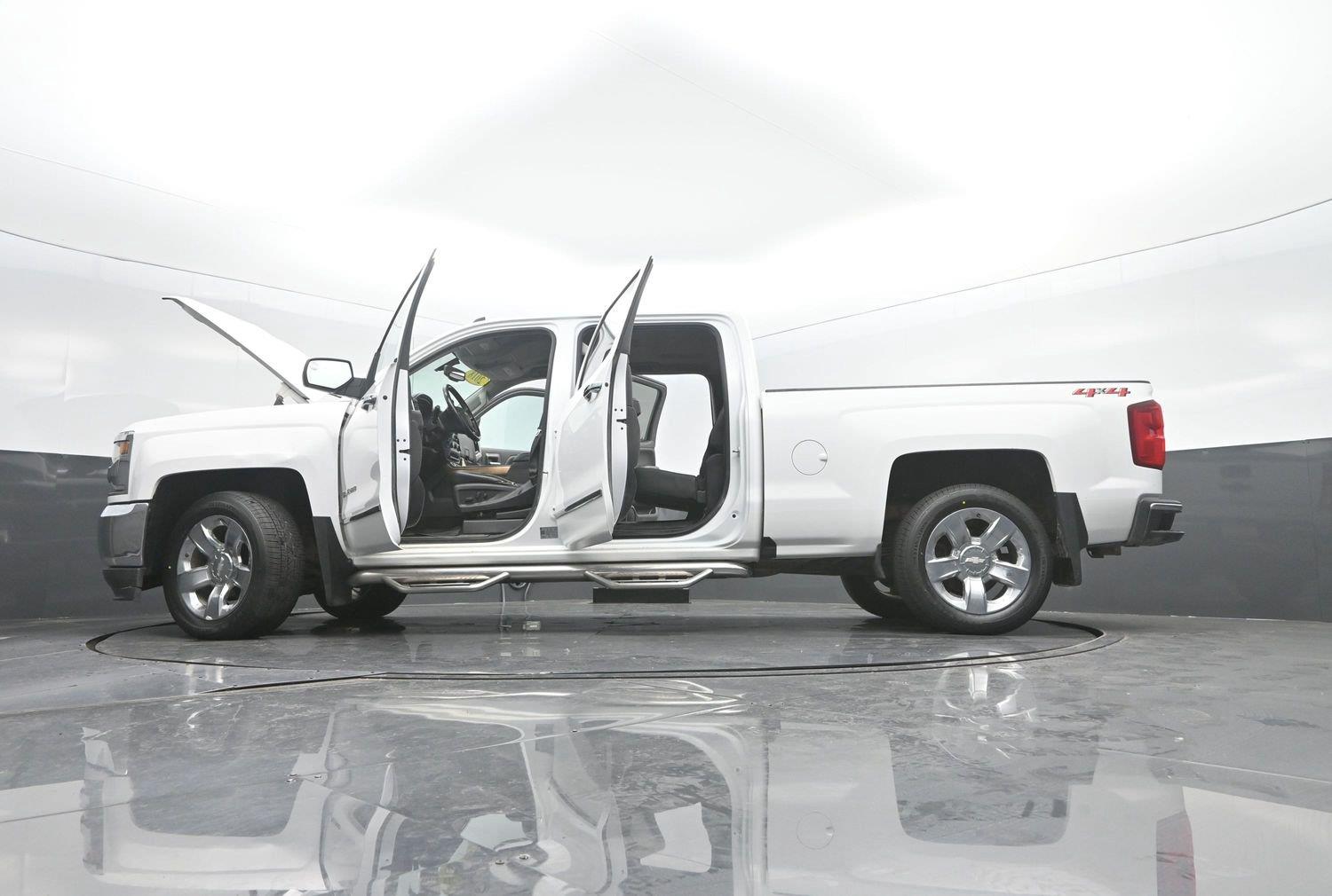 Used 2018 Summit White Chevrolet LTZ image 53