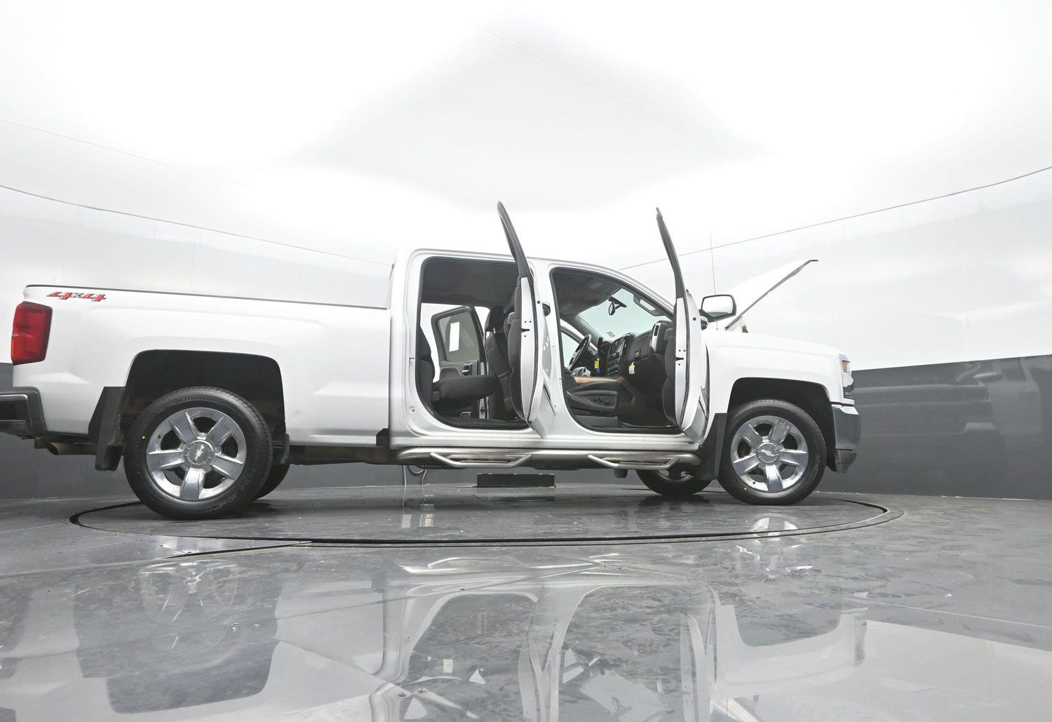 Used 2018 Summit White Chevrolet LTZ image 54