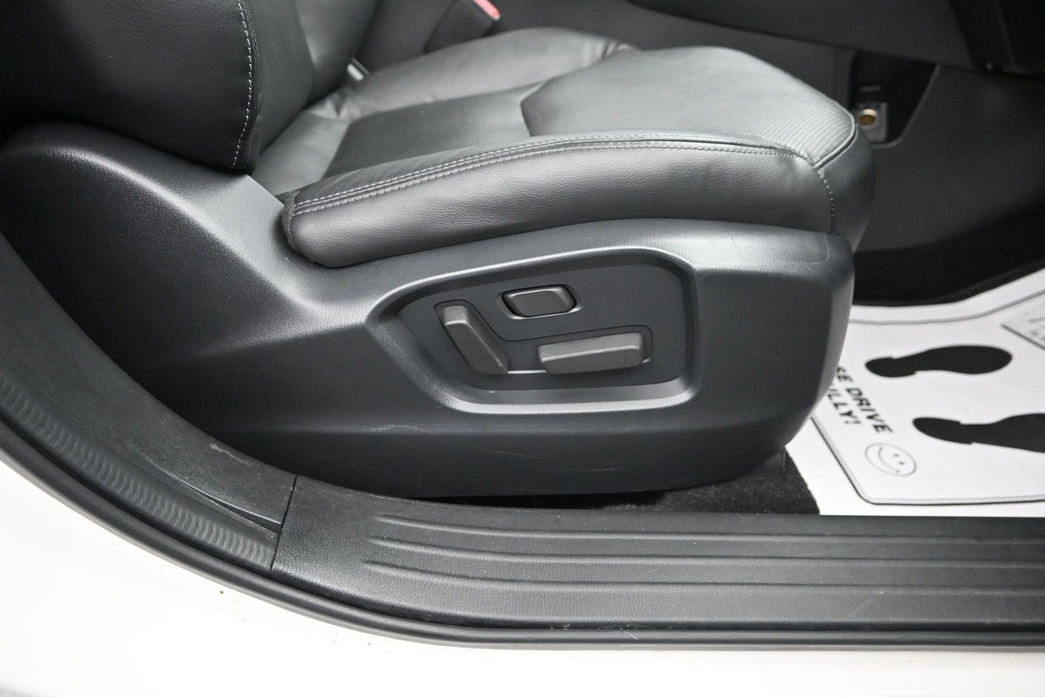 Used 2023 Snowflake White Pearl Mica Mazda Touring image 8