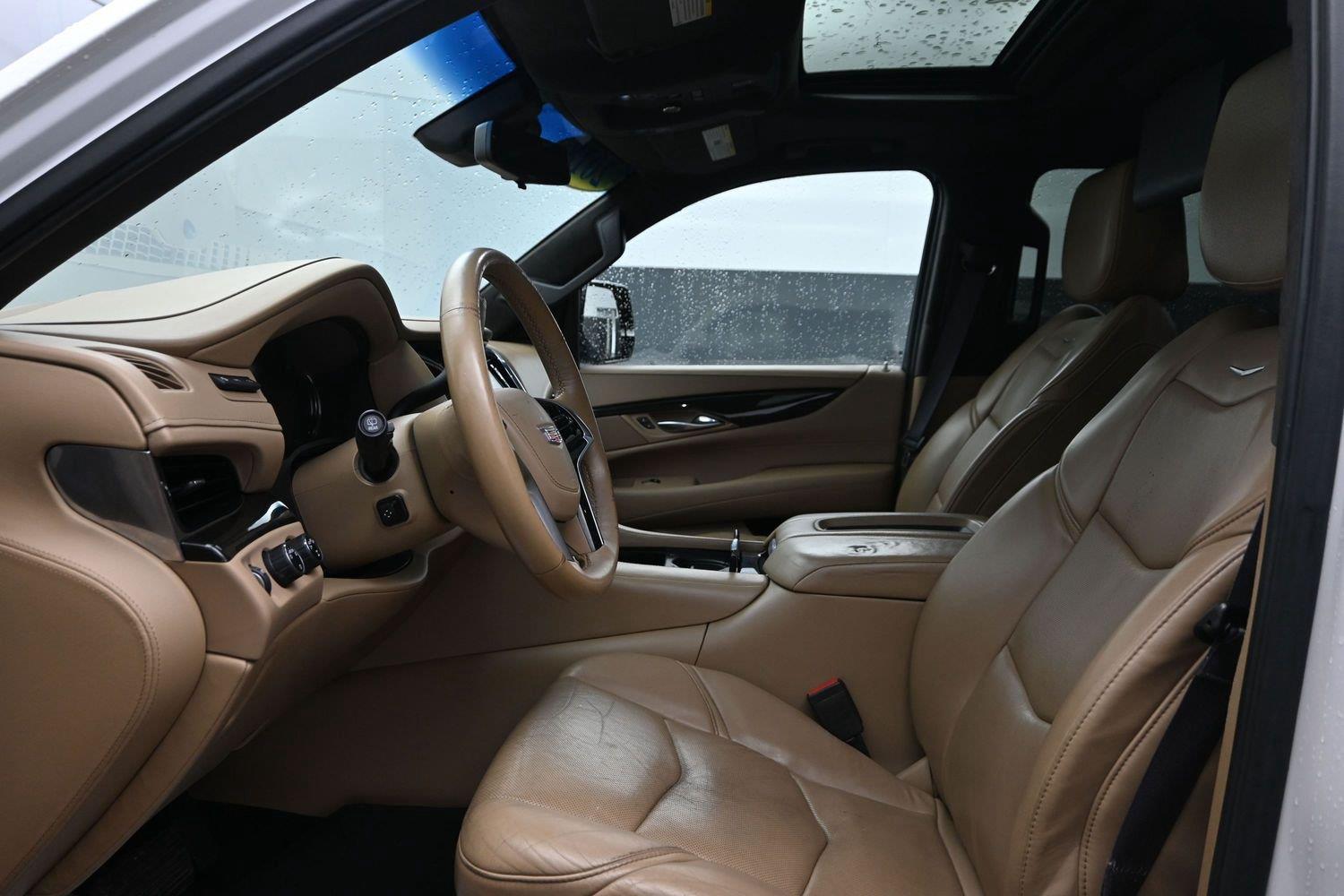 Used 2018 Crystal White Tricoat Cadillac Platinum image 27