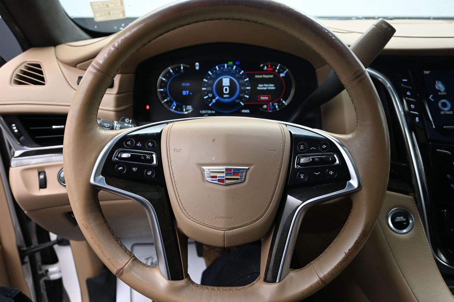 Used 2018 Crystal White Tricoat Cadillac Platinum image 28