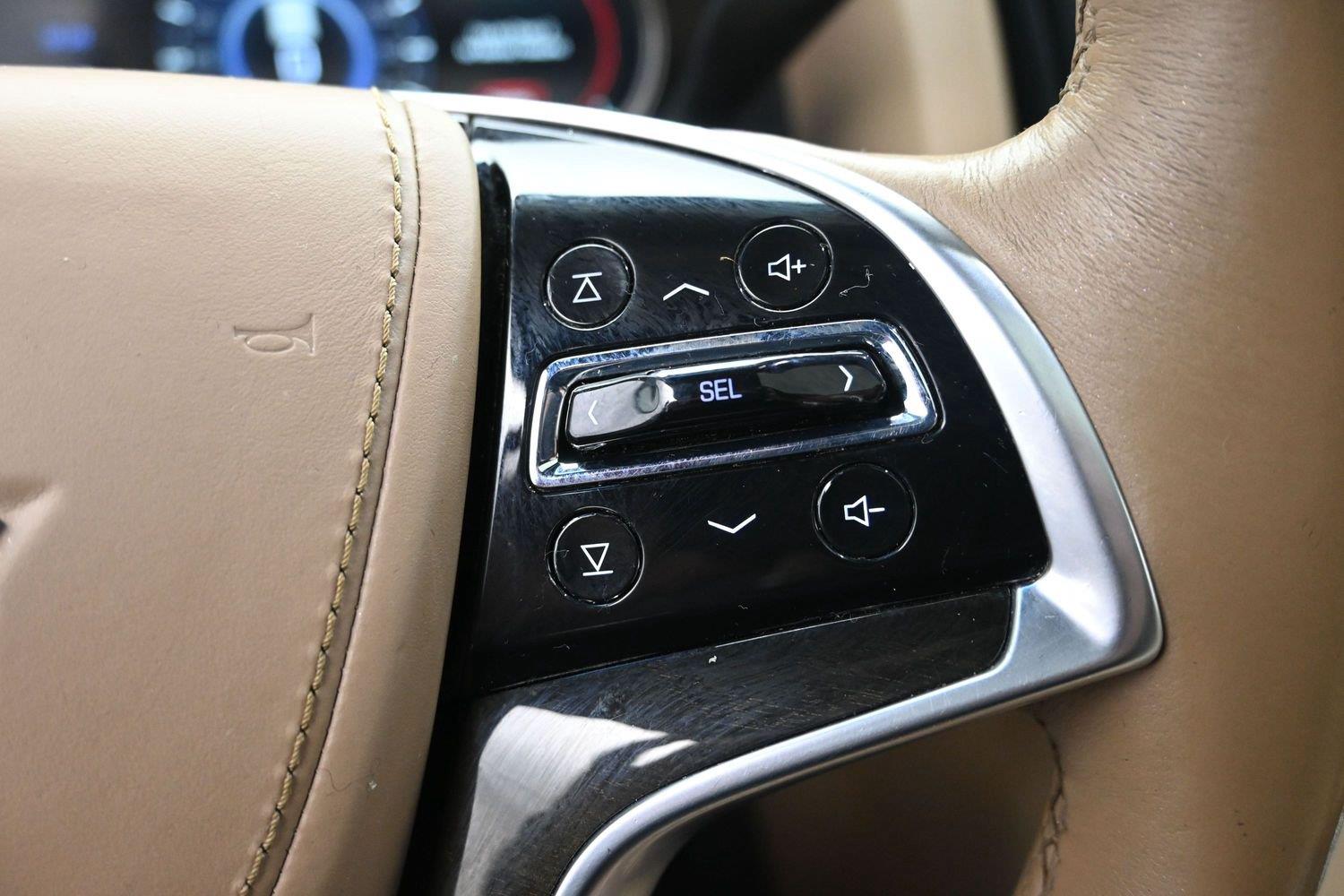 Used 2018 Crystal White Tricoat Cadillac Platinum image 30
