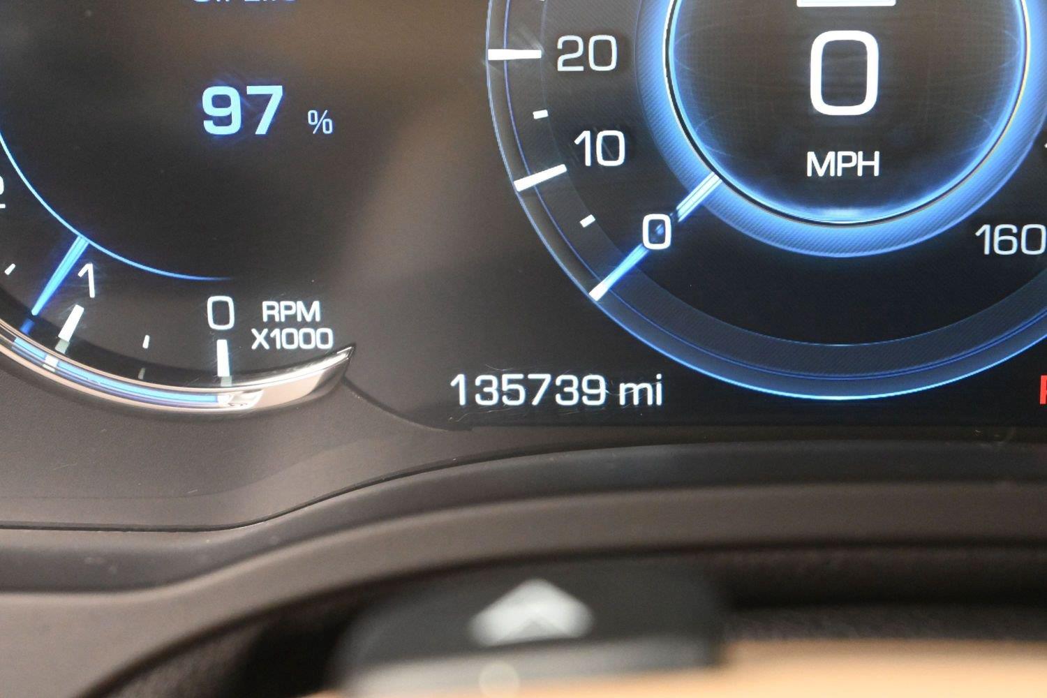 Used 2018 Crystal White Tricoat Cadillac Platinum image 32
