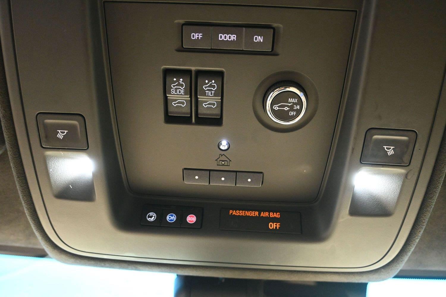 Used 2018 Crystal White Tricoat Cadillac Platinum image 38