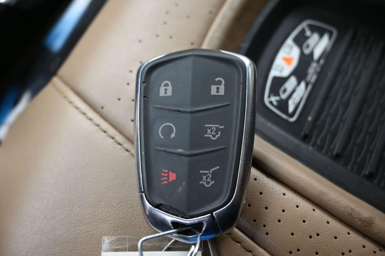 Used 2018 Crystal White Tricoat Cadillac Platinum image 39