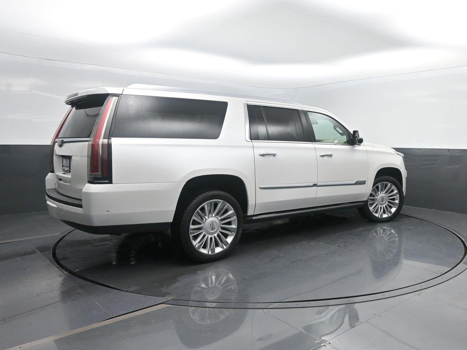 Used 2018 Crystal White Tricoat Cadillac Platinum image 2