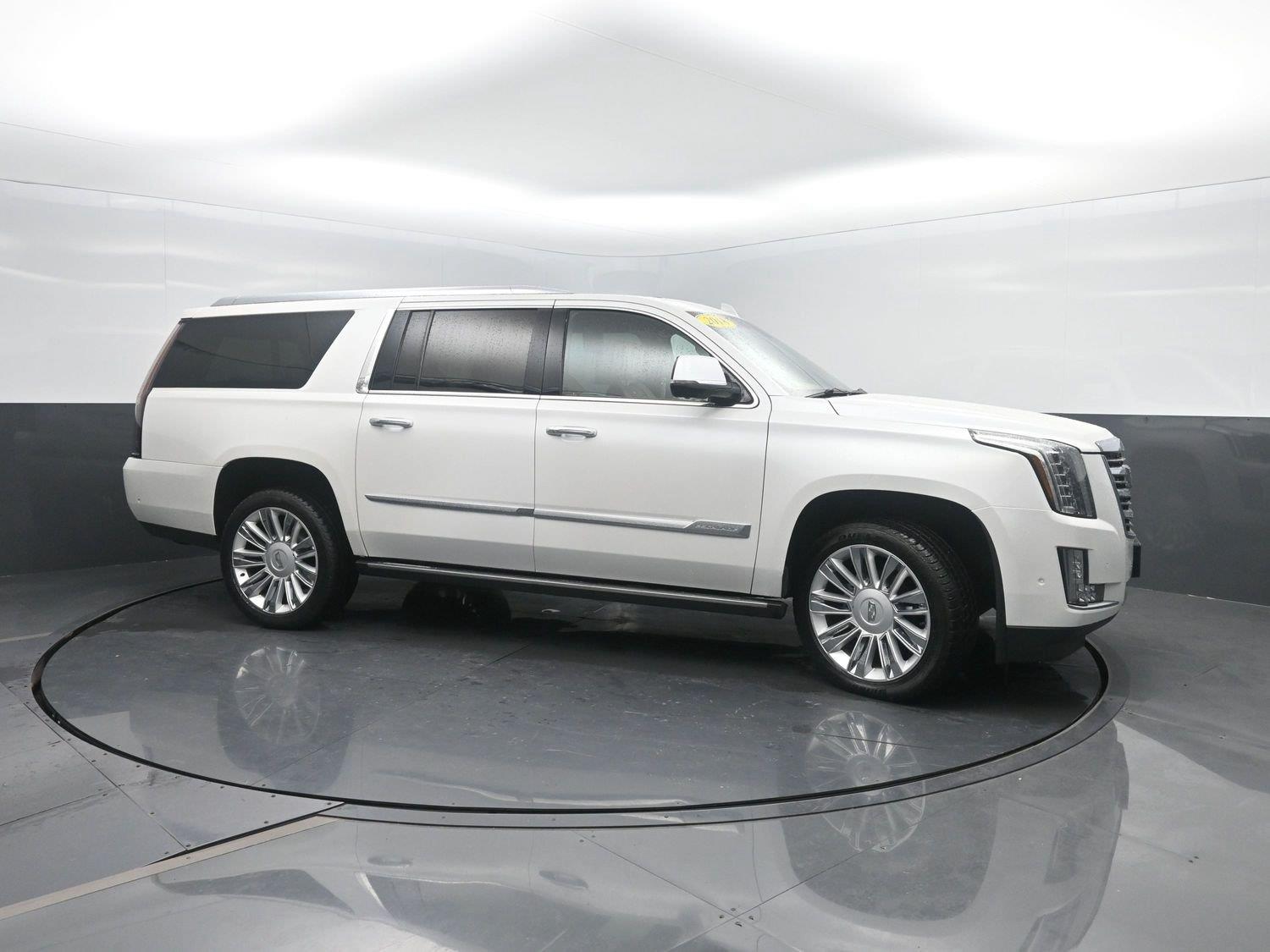 Used 2018 Crystal White Tricoat Cadillac Platinum image 3