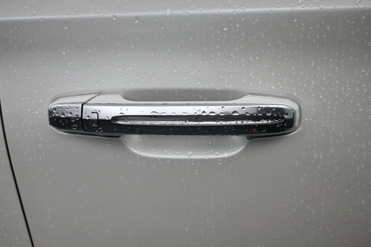 Used 2018 Crystal White Tricoat Cadillac Platinum image 7