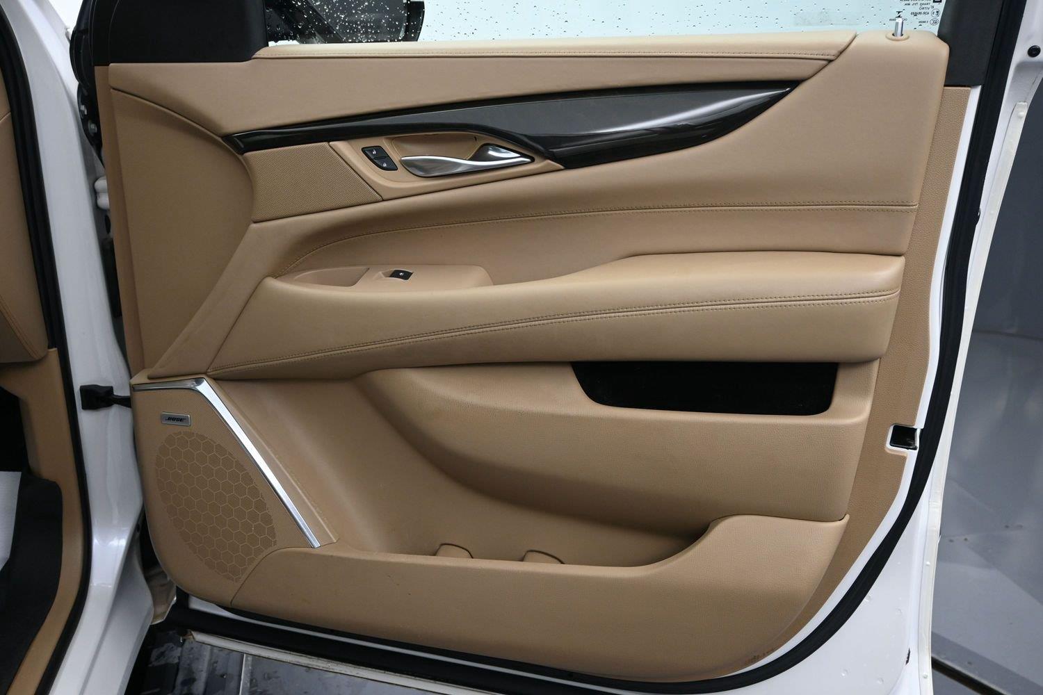 Used 2018 Crystal White Tricoat Cadillac Platinum image 9