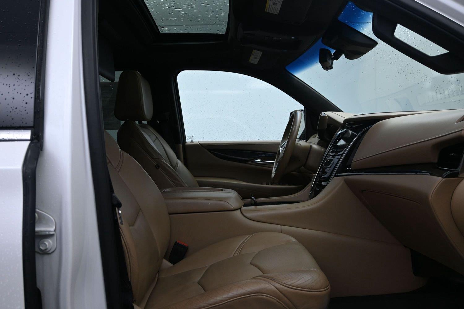 Used 2018 Crystal White Tricoat Cadillac Platinum image 12
