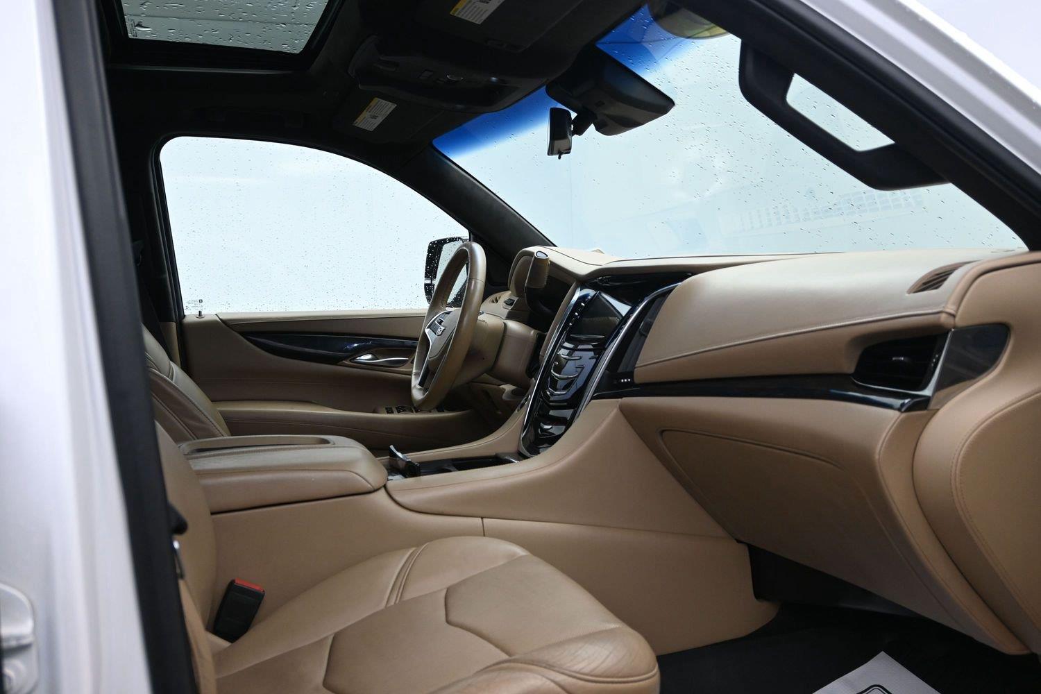 Used 2018 Crystal White Tricoat Cadillac Platinum image 13