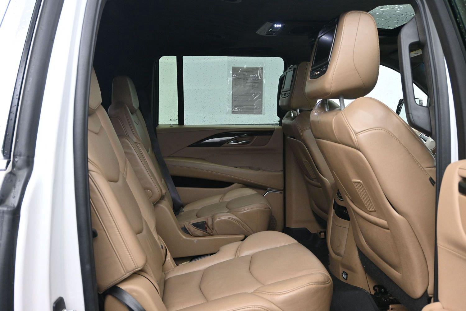 Used 2018 Crystal White Tricoat Cadillac Platinum image 14