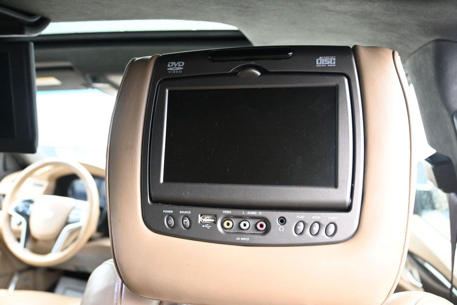 Used 2018 Crystal White Tricoat Cadillac Platinum image 15