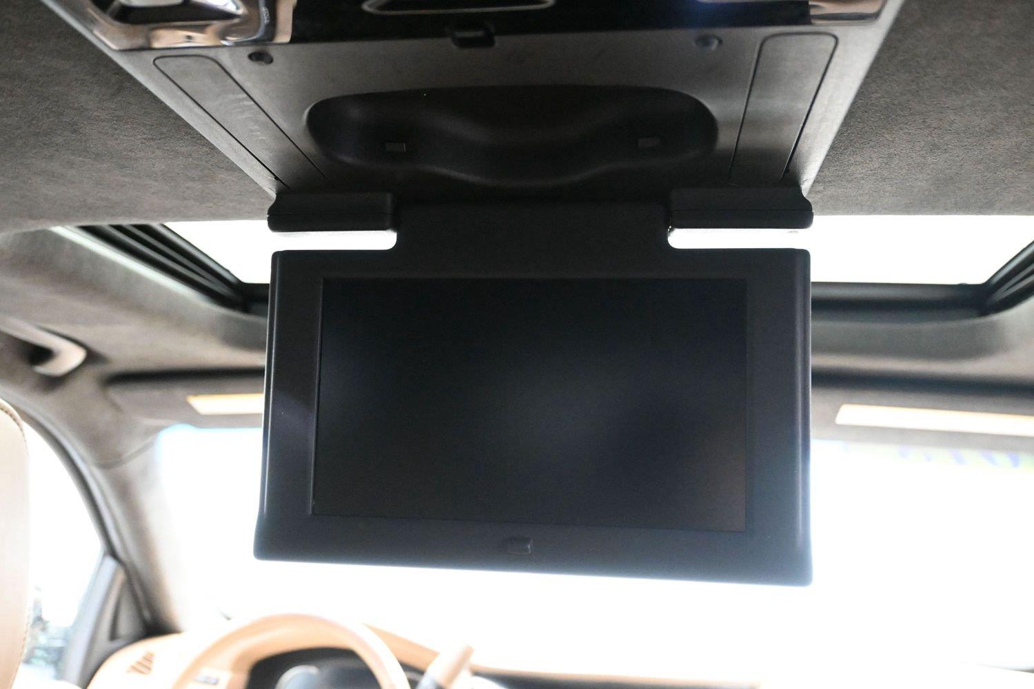 Used 2018 Crystal White Tricoat Cadillac Platinum image 16