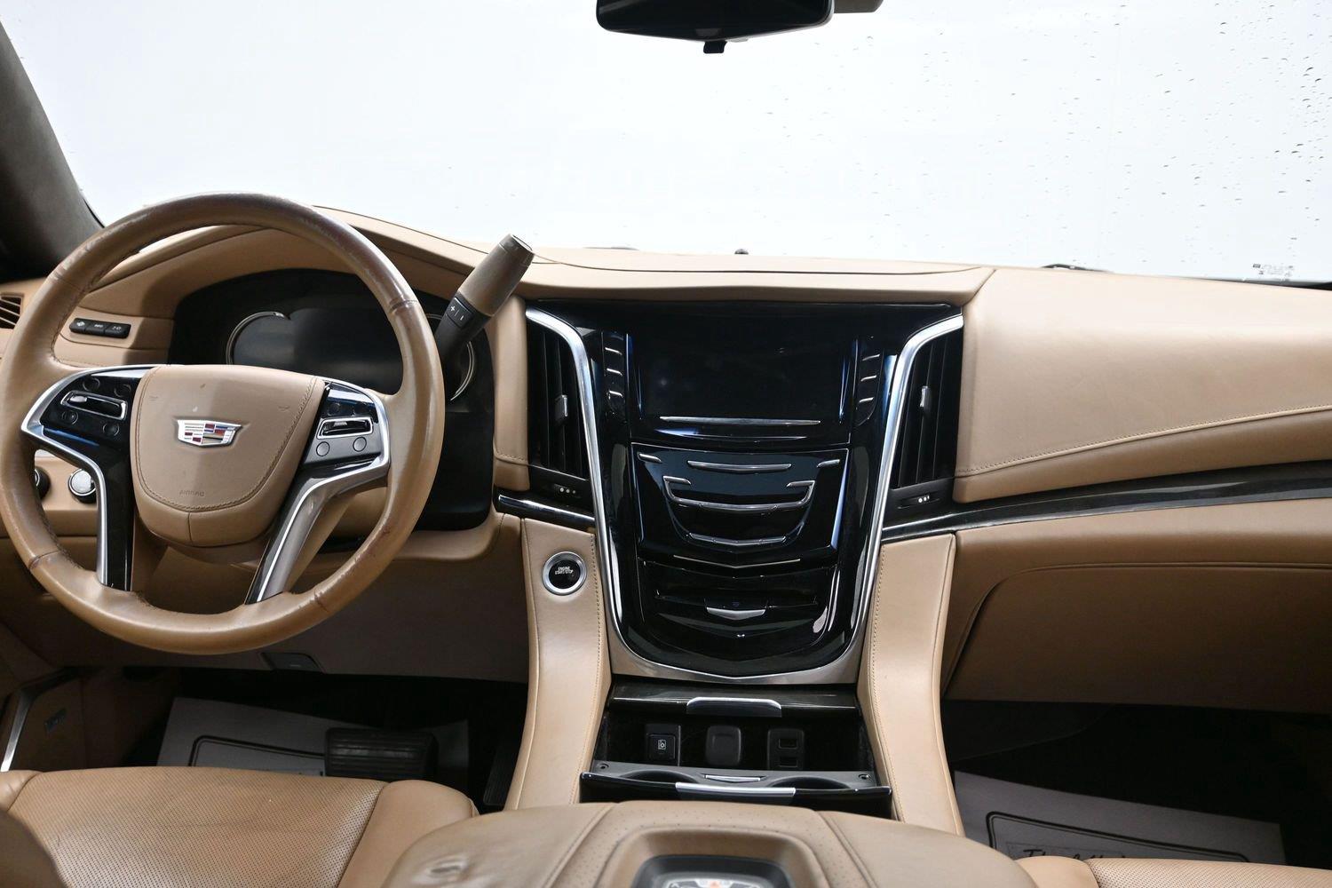 Used 2018 Crystal White Tricoat Cadillac Platinum image 17