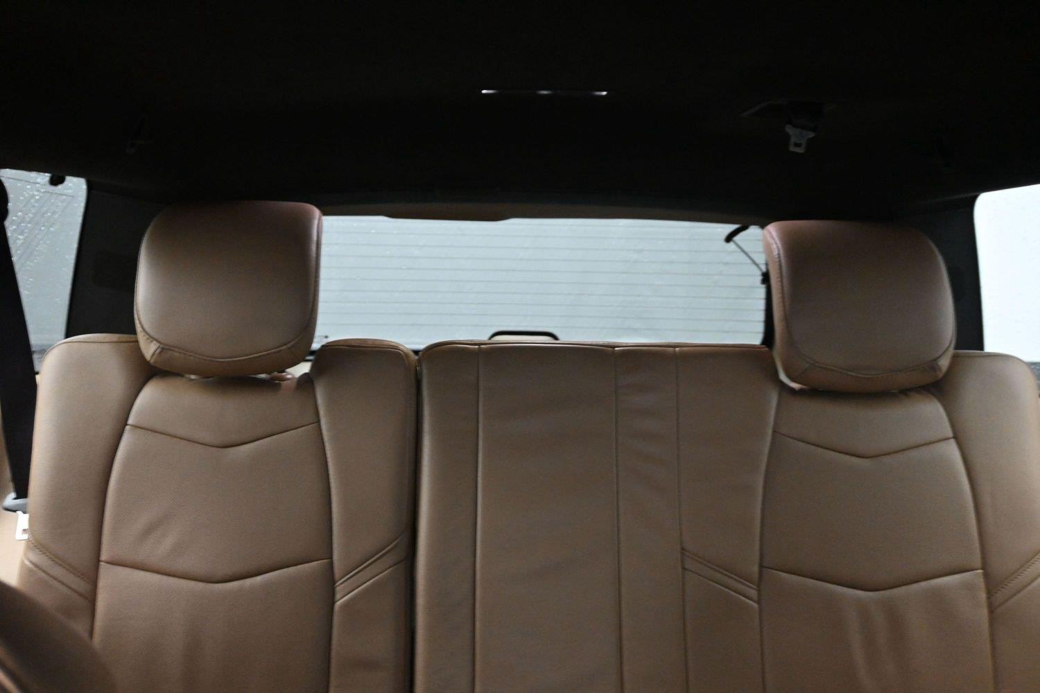Used 2018 Crystal White Tricoat Cadillac Platinum image 18