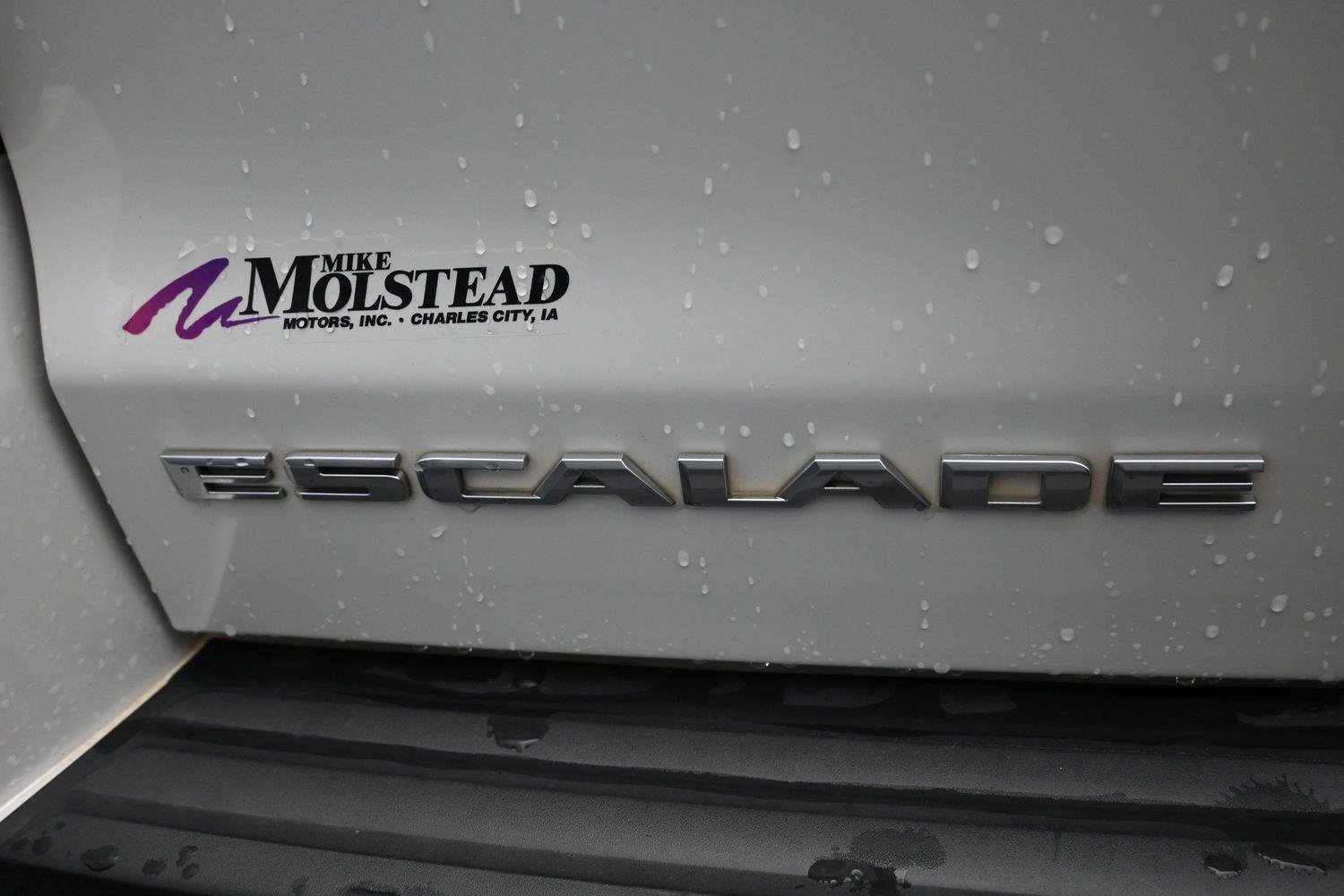 Used 2018 Crystal White Tricoat Cadillac Platinum image 19