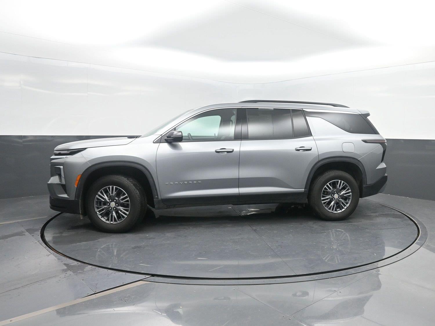 Sterling Gray Metallic 2026 Chevrolet Traverse SUV / Crossover Four-Wheel Drive 8-Speed Automatic