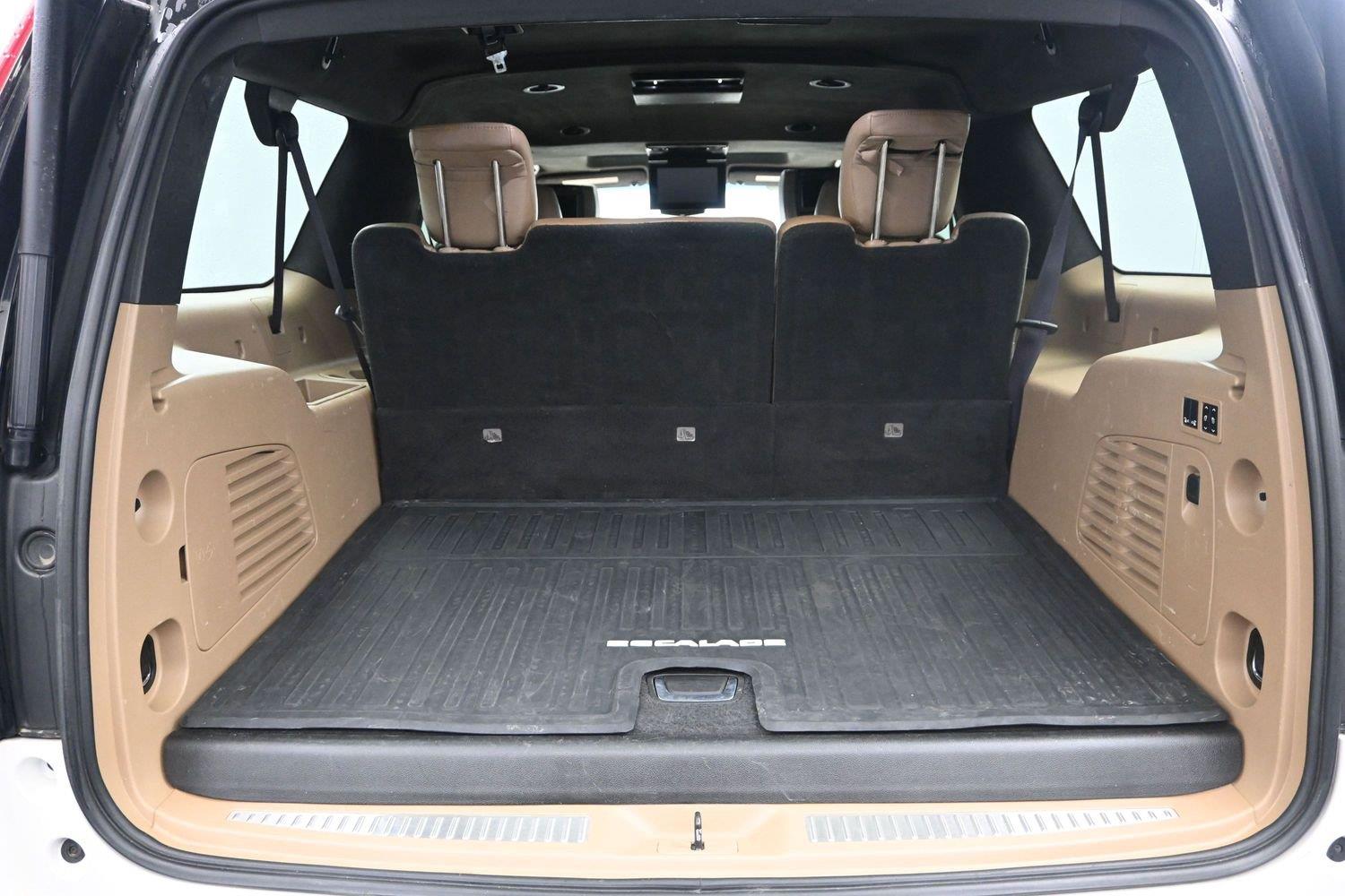Used 2018 Crystal White Tricoat Cadillac Platinum image 20