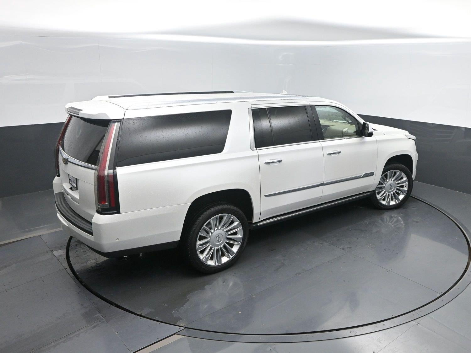Used 2018 Crystal White Tricoat Cadillac Platinum image 45