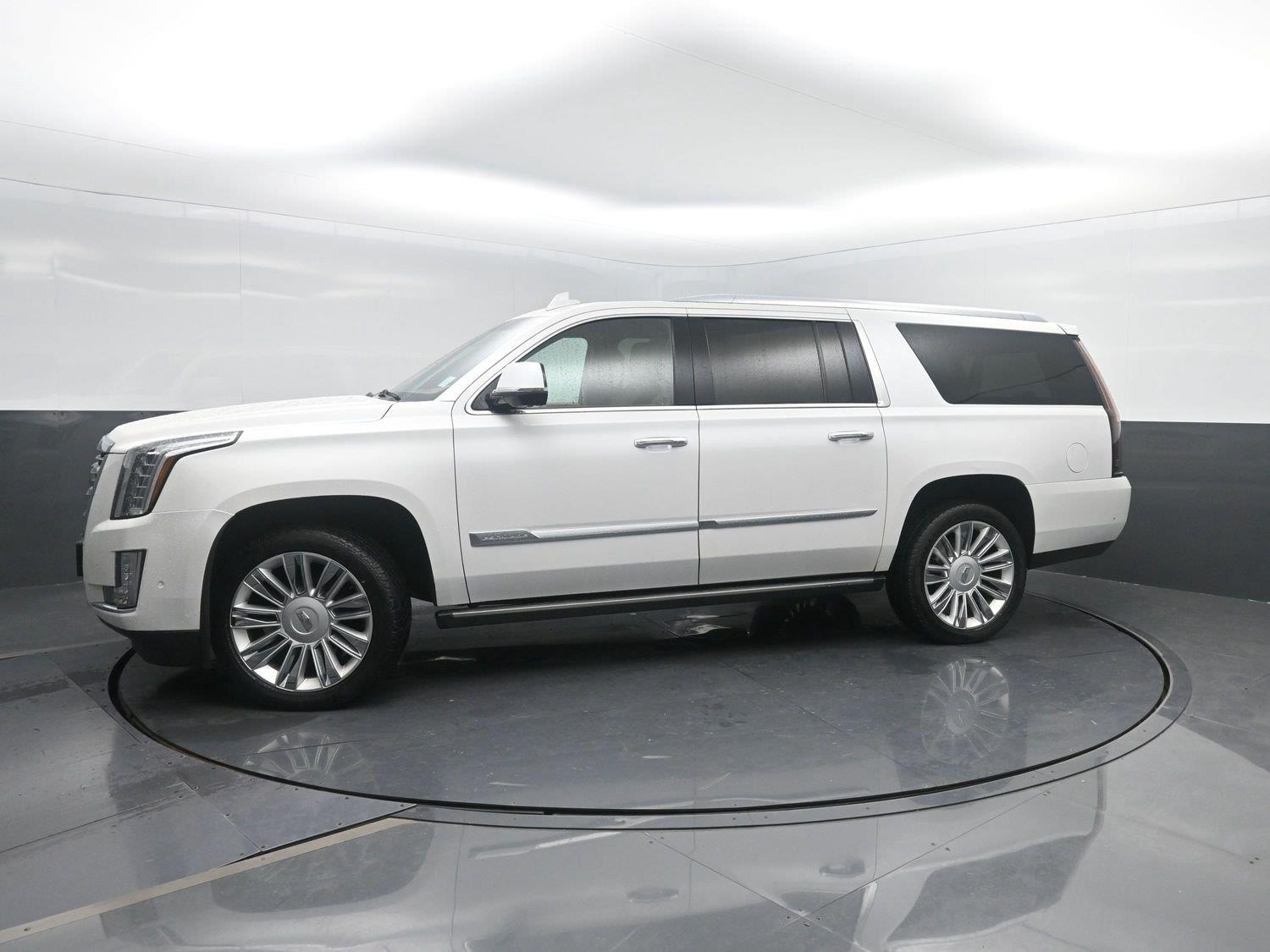 Used 2018 Crystal White Tricoat Cadillac Platinum image 48