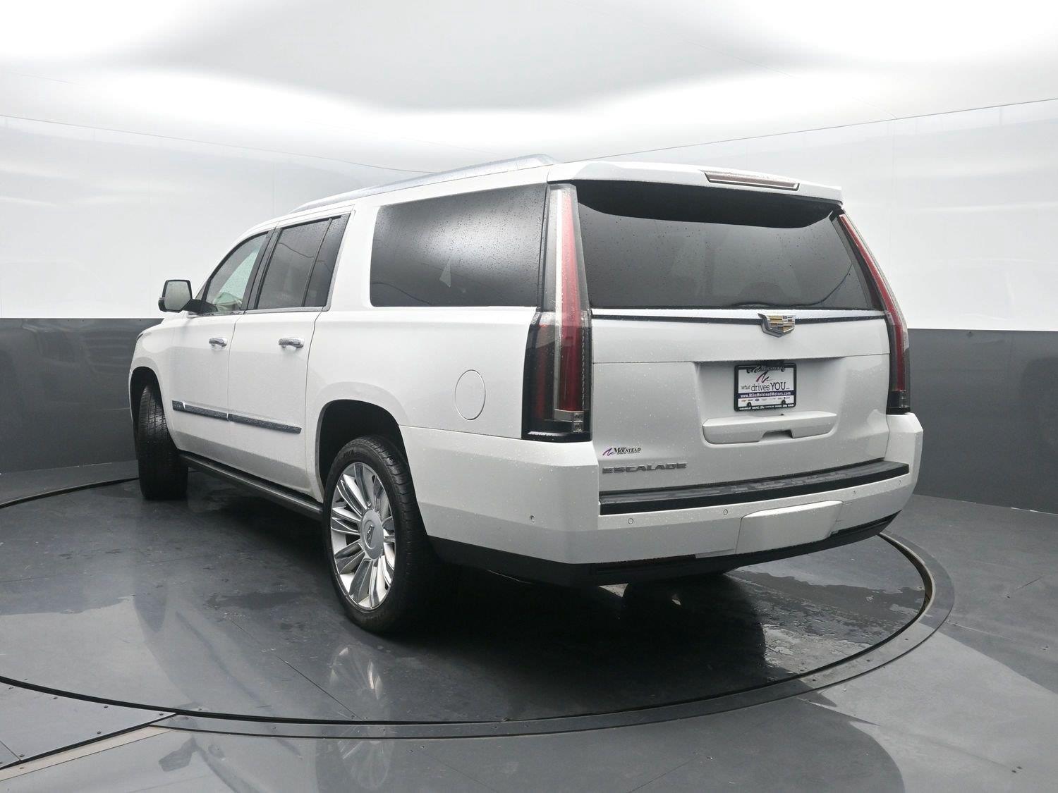 Used 2018 Crystal White Tricoat Cadillac Platinum image 50