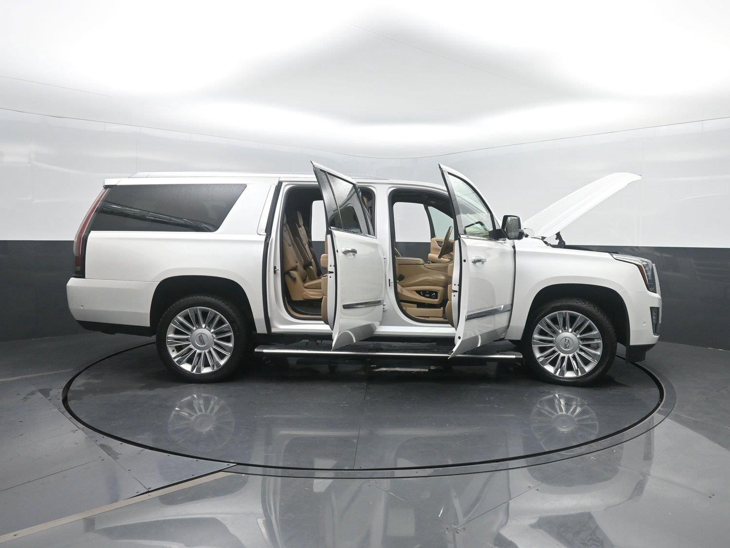Used 2018 Crystal White Tricoat Cadillac Platinum image 54