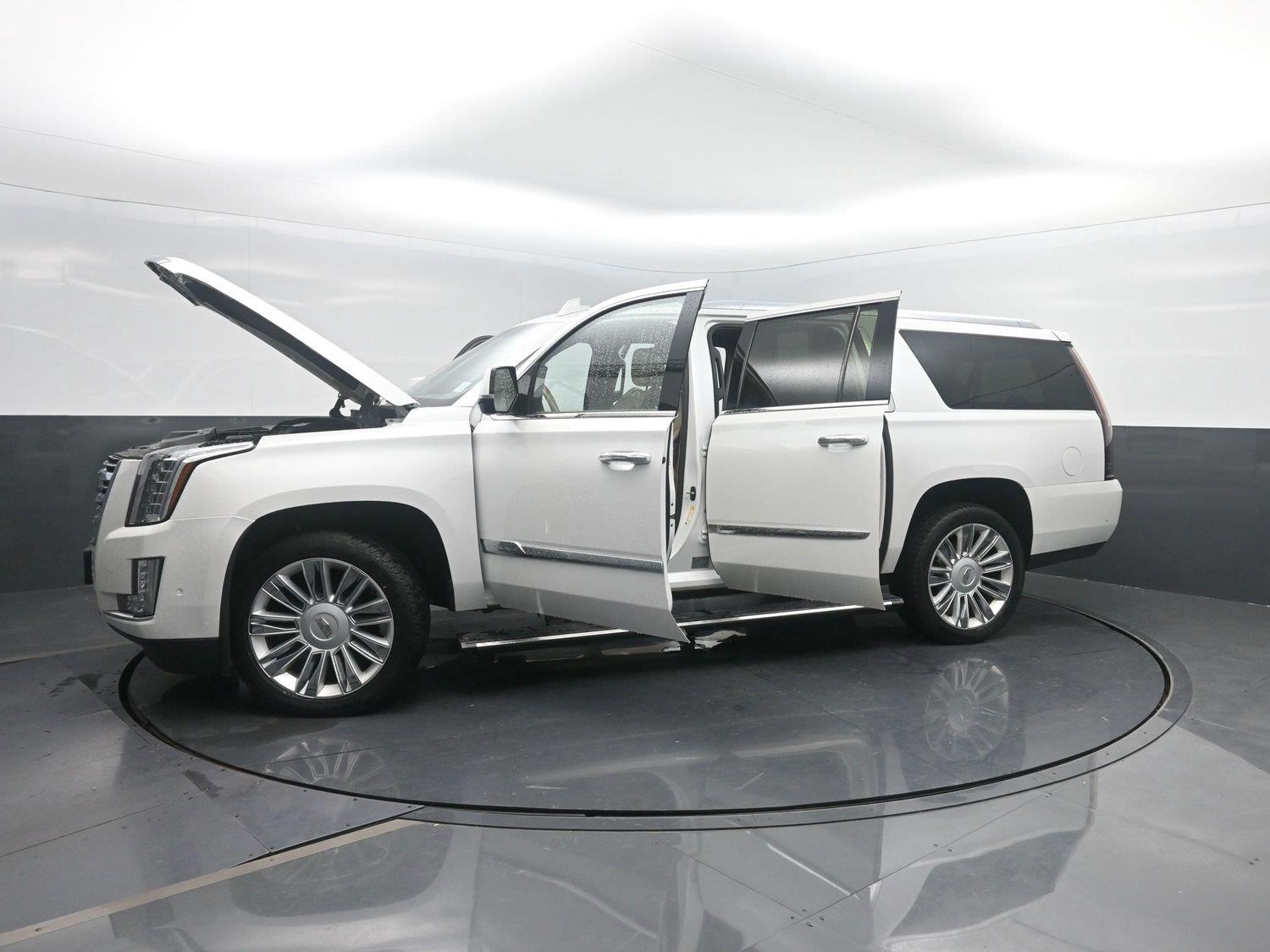 Used 2018 Crystal White Tricoat Cadillac Platinum image 55
