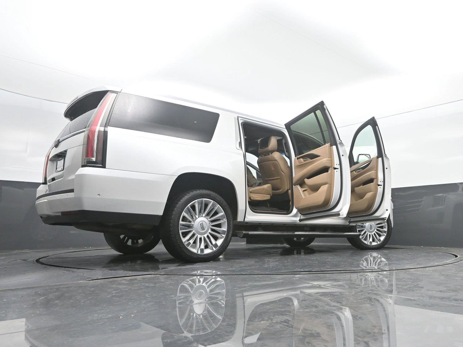 Used 2018 Crystal White Tricoat Cadillac Platinum image 56