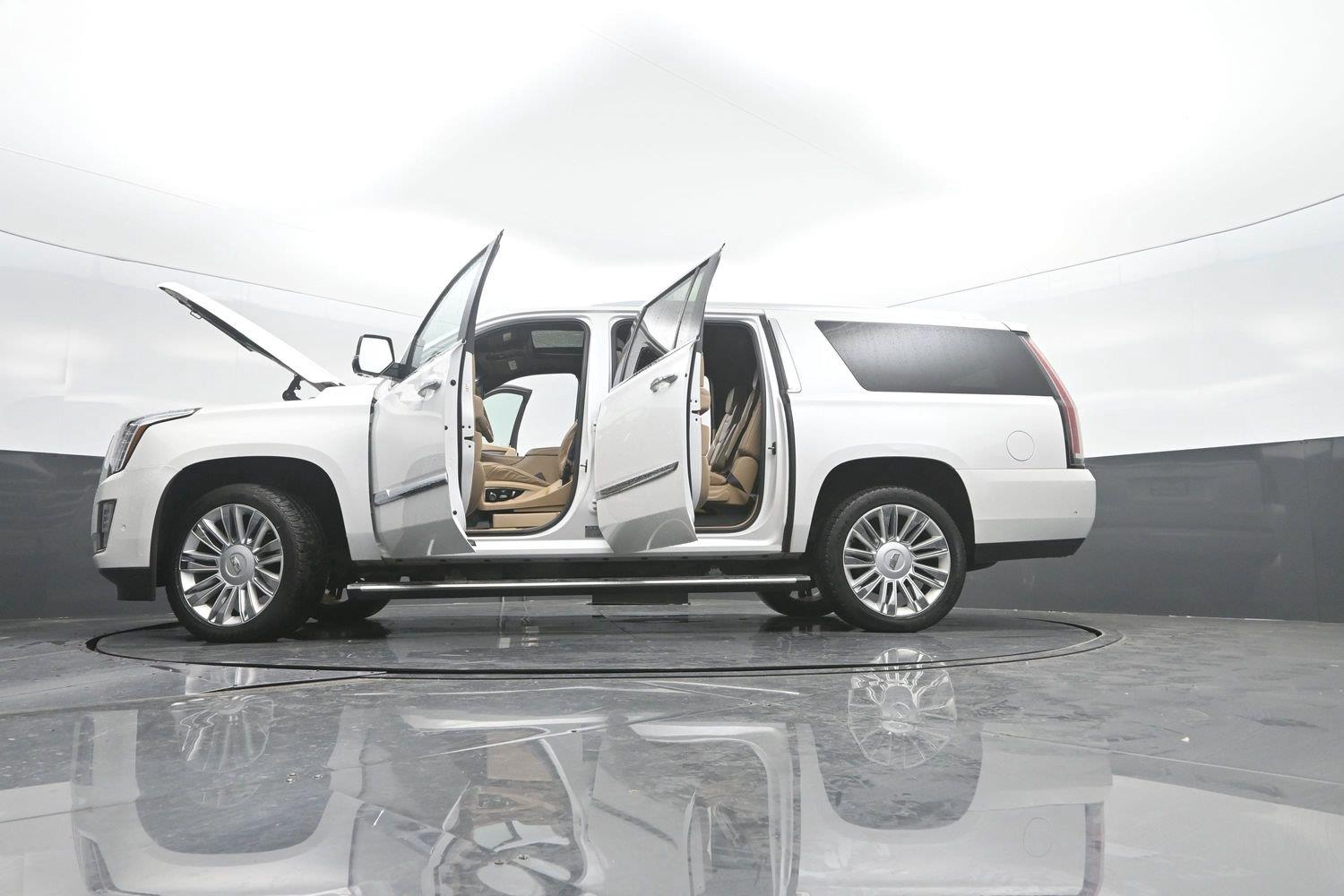 Used 2018 Crystal White Tricoat Cadillac Platinum image 57
