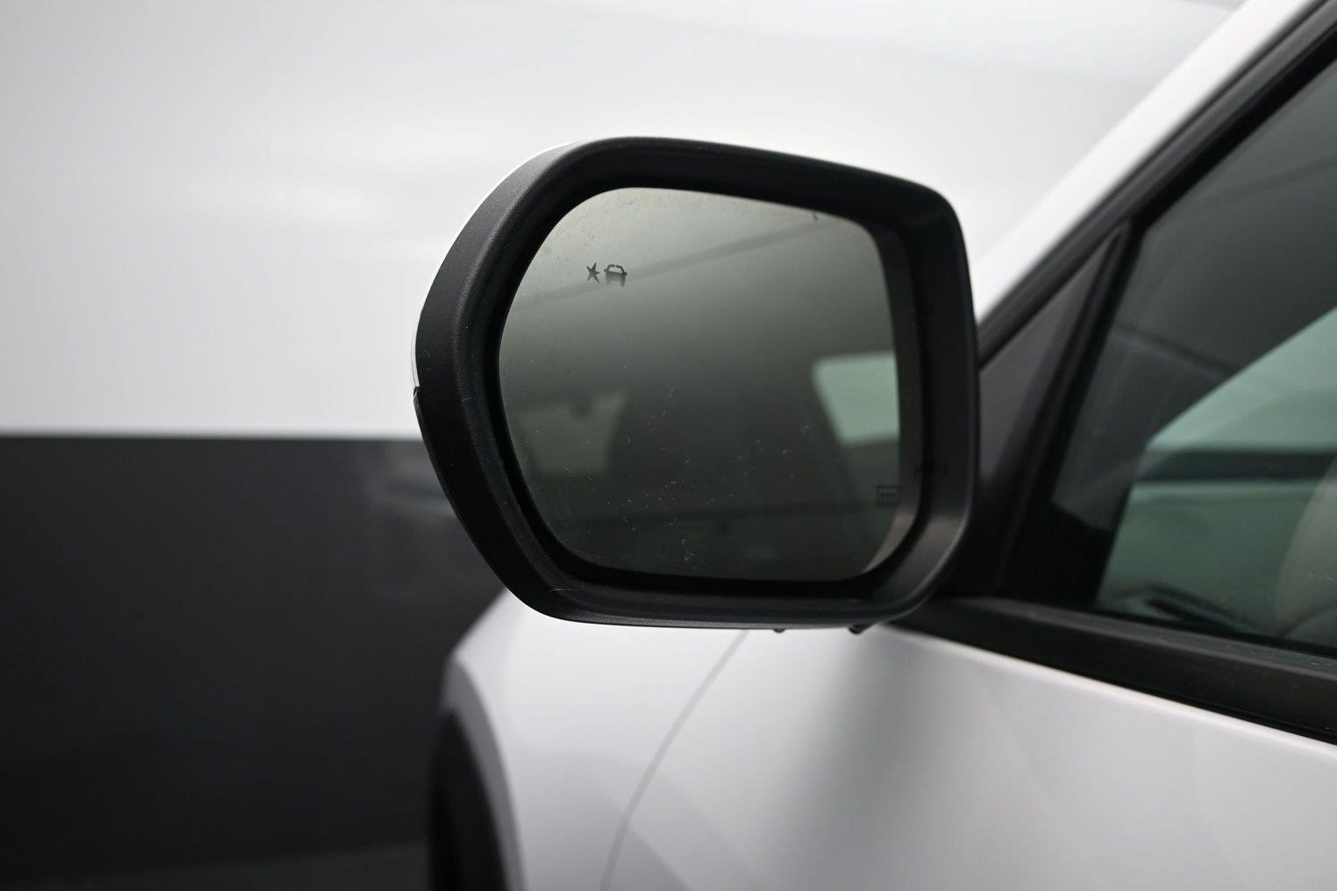 Used 2026 Summit White Chevrolet AWD LT image 17