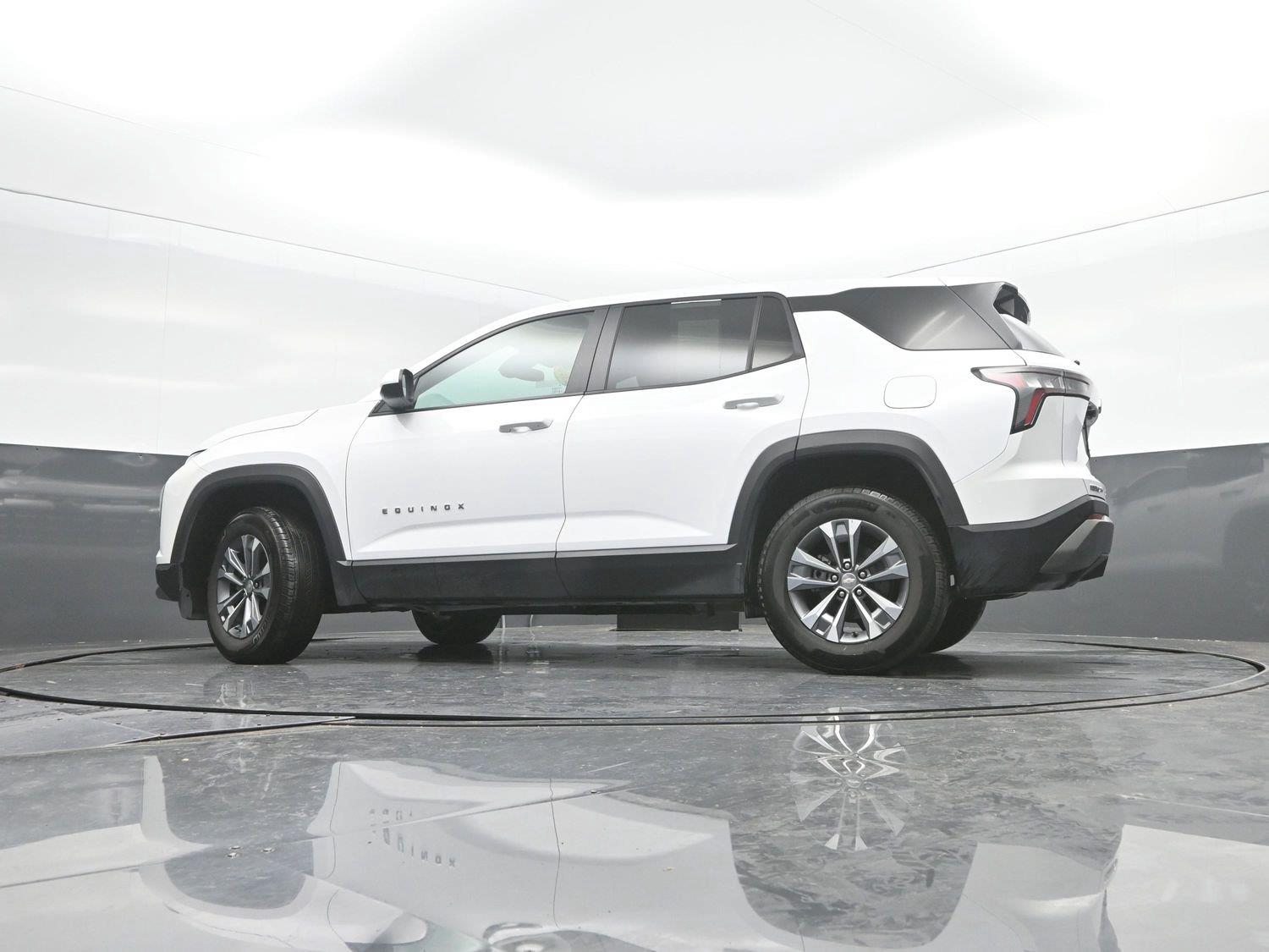 Used 2026 Summit White Chevrolet AWD LT image 31