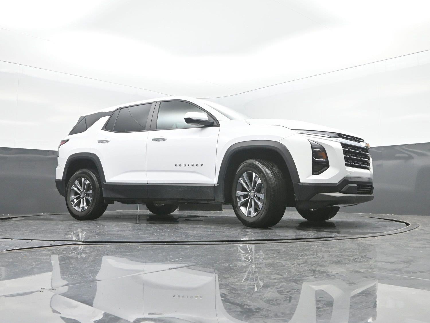 Used 2026 Summit White Chevrolet AWD LT image 33